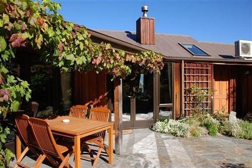 Bed and Breakfast Larch Hill Bed & Breakfast Квинстаун Экстерьер фото